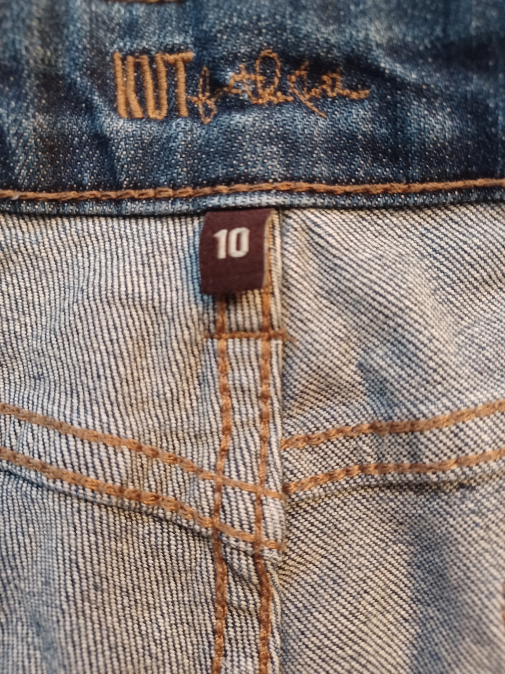 Kut from the Kloth Amy Distressed Ankle Straight Leg Jeans Women's Size 10 - Picture 3 of 10